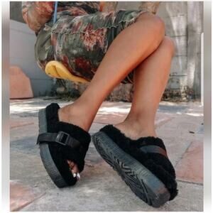 Ugg Australia Women's Black Fluffy Platform Sandals shoes sz 11